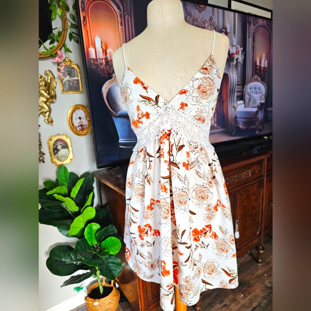 Floral and lace mini dress size M